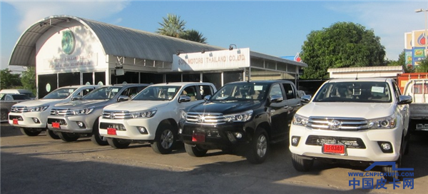 2016-Toyota-Hilux-Revo-multiple-units4.png