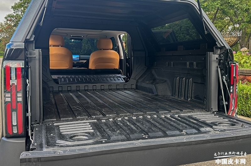 SUVµġƤ@6܇Uz ɽKOx