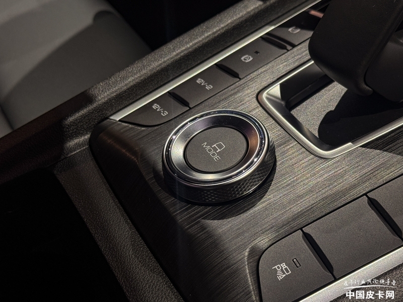 291521562ed992e28f5264.jpg 22.98萬元 2025成都車展長城V6火炮預(yù)售開啟