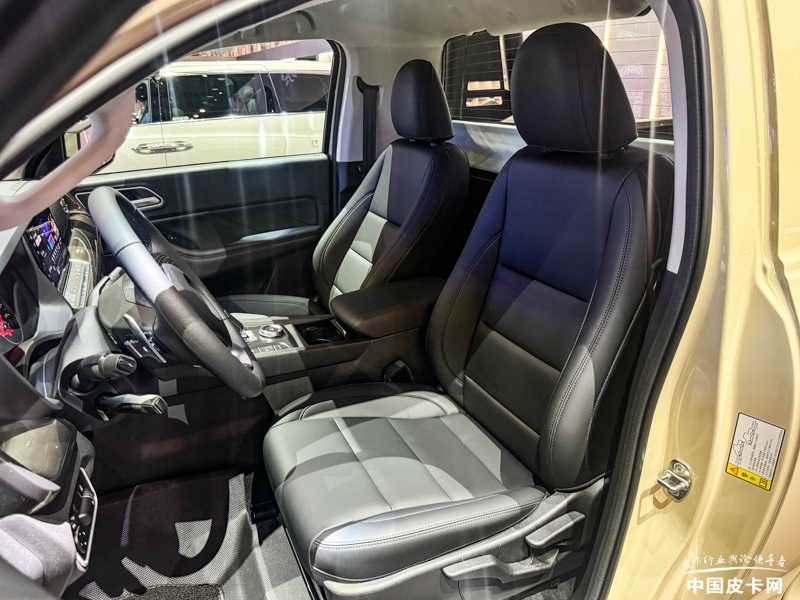 291522223b60921c3e6155.jpg 22.98萬元 2025成都車展長城V6火炮預(yù)售開啟