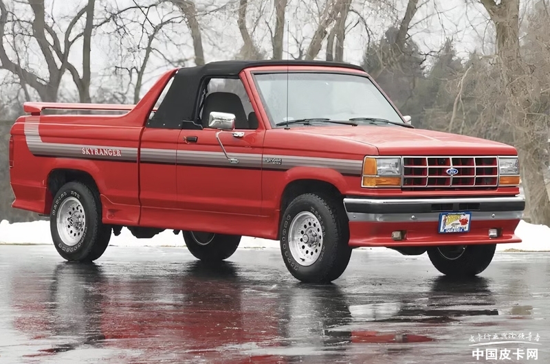 28164056fb9f11a9af9184.jpg 皮卡世界的“奇葩” 盤點(diǎn)歷史上著名的敞篷皮卡