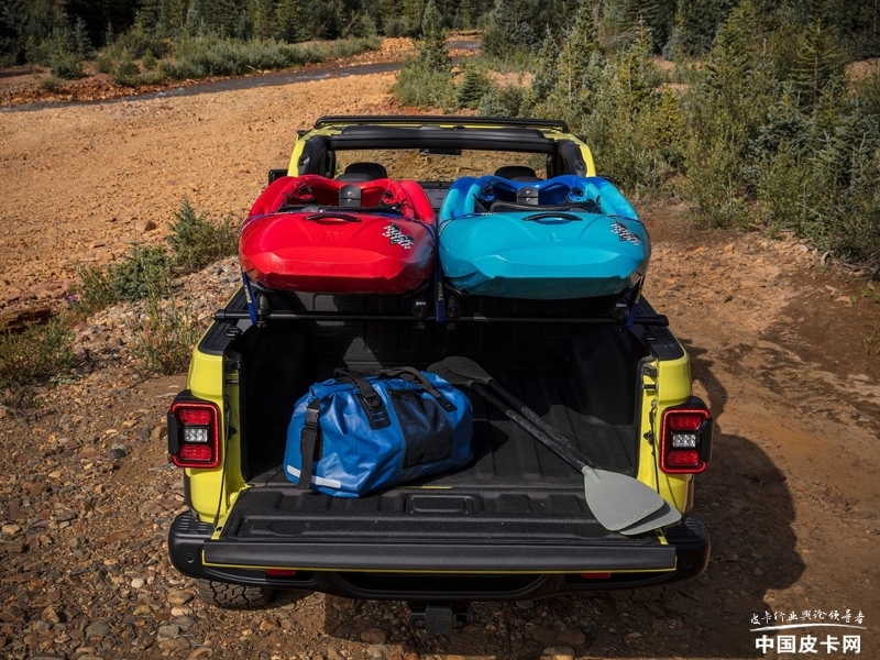 0523074481b47096763115.jpg 美式大V8 Jeep角斗士皮卡放弃插混坚守排量为王